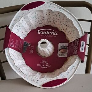 New!Trudeau Fluted Silicone Bundt Pan in White Confetti